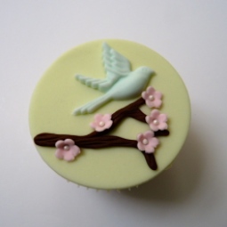 Bluebird cupcake